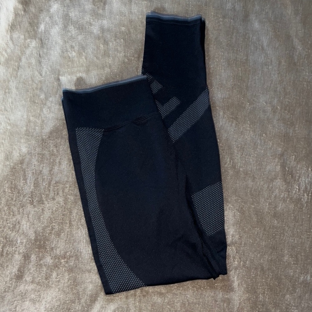 PINK Active Black & Grey Logo Leggings Size Large